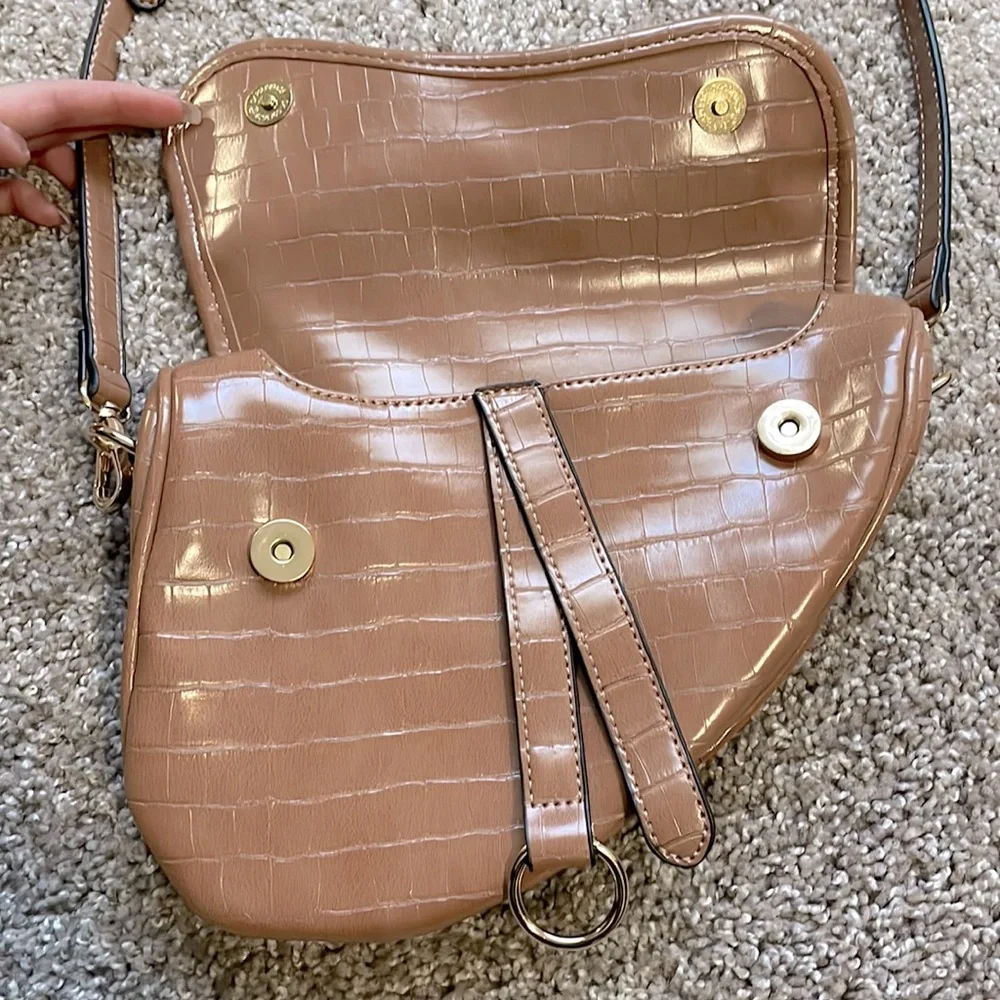 Brown/Tan Faux Crocodile Saddle Bag - Picture 3 of 8